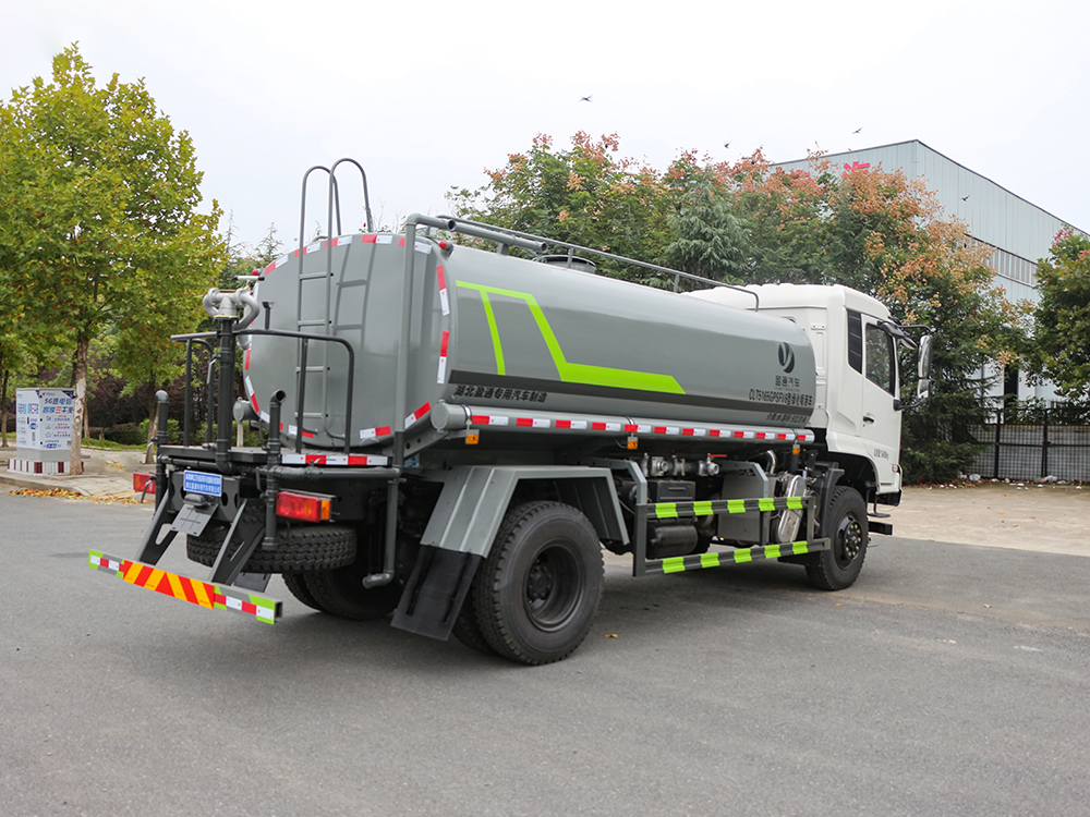 10.3方東風天錦六驅(qū)灑水車