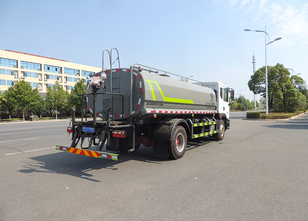 東風多利卡D9灑水車