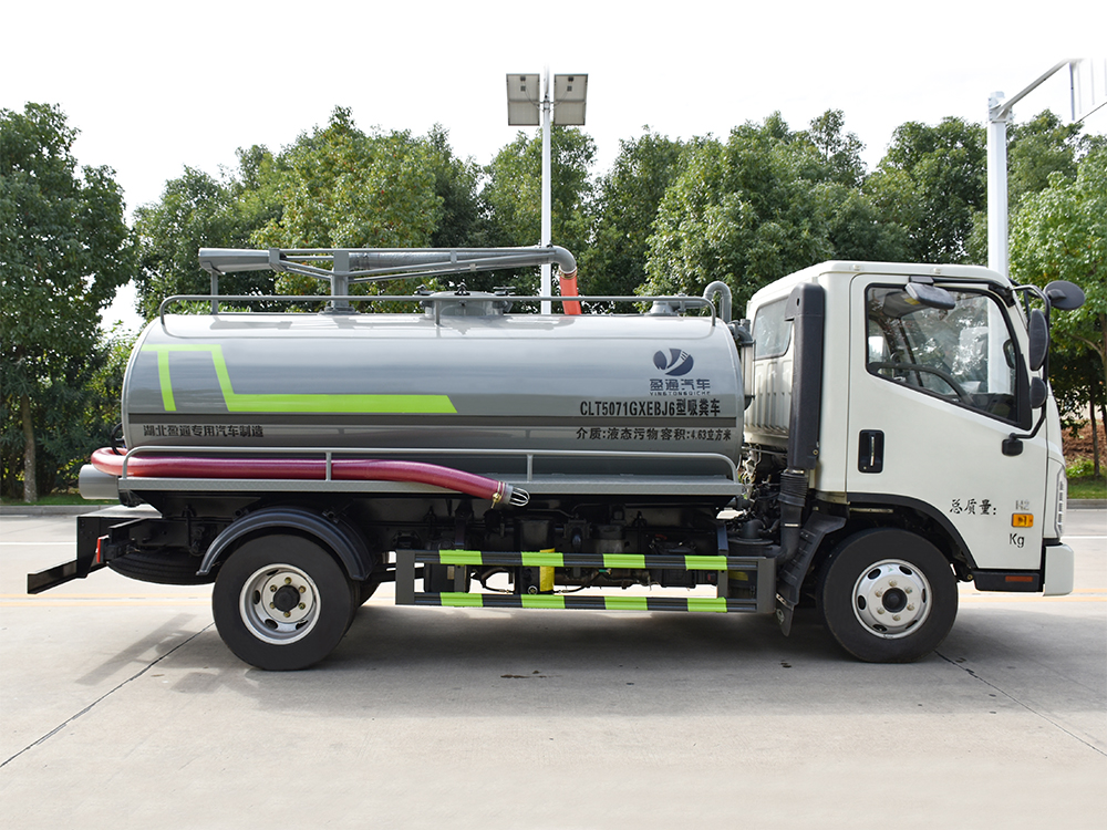 CLT5071GXEBJ6型吸糞車(chē)