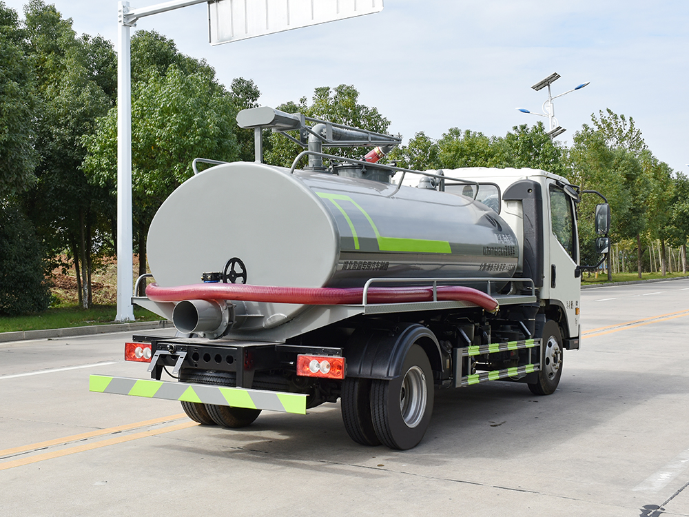 CLT5071GXEBJ6型吸糞車(chē)