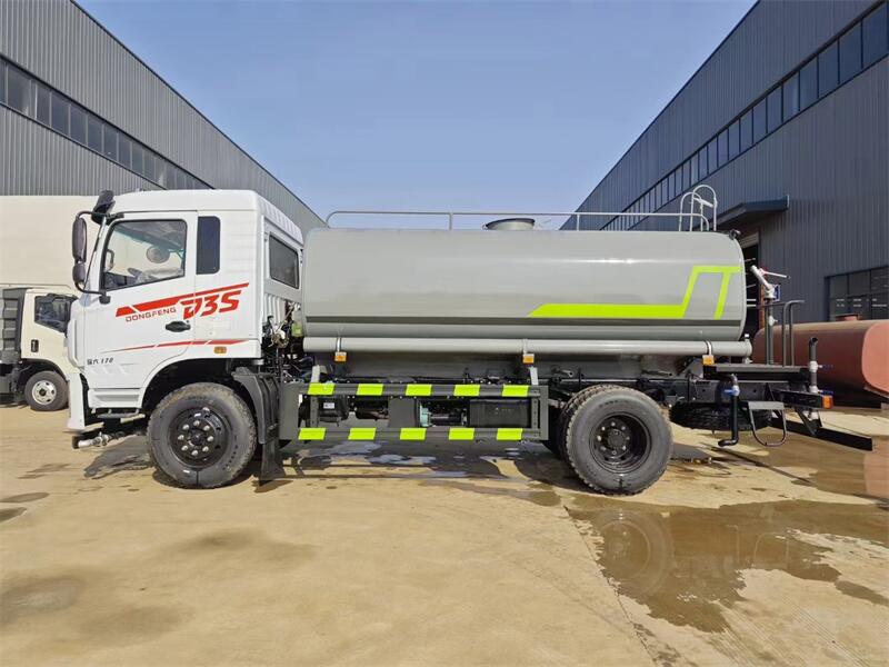 東風(fēng)D3S玉柴170匹馬力灑水車