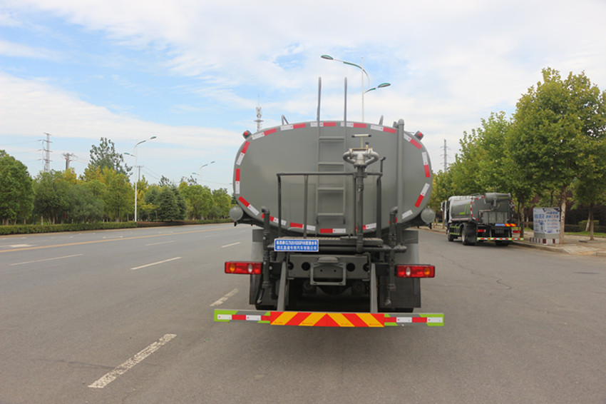 東風(fēng)專底 19 方灑水車