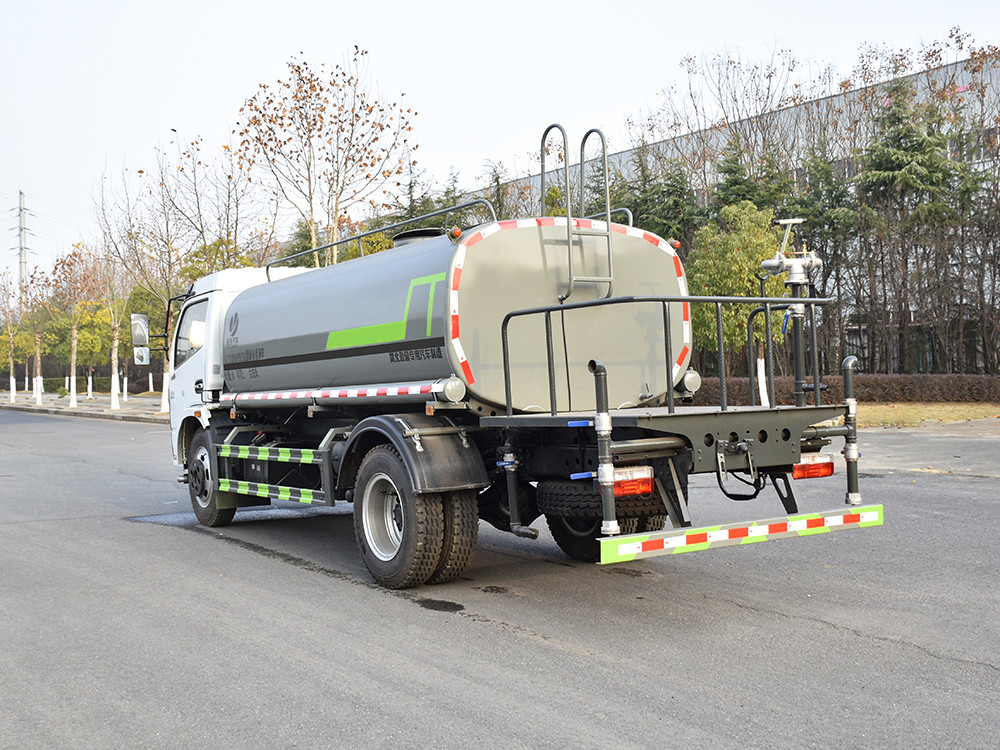 東風(fēng)福瑞卡 9.3 方灑水車